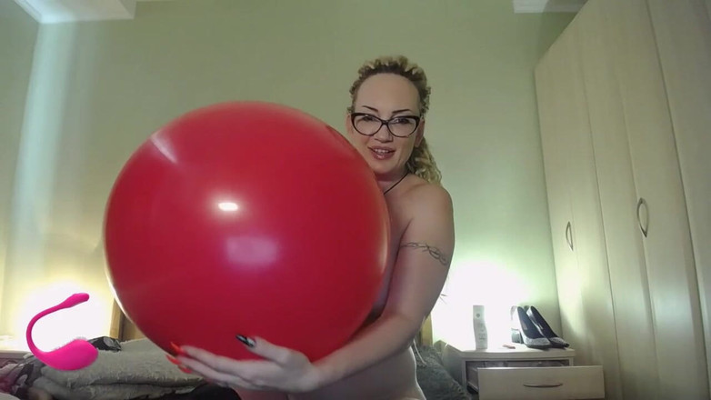 BadAssBitch: Pompino grande palloncino rosso per pop privato preregistrato( Sono nudo ;))