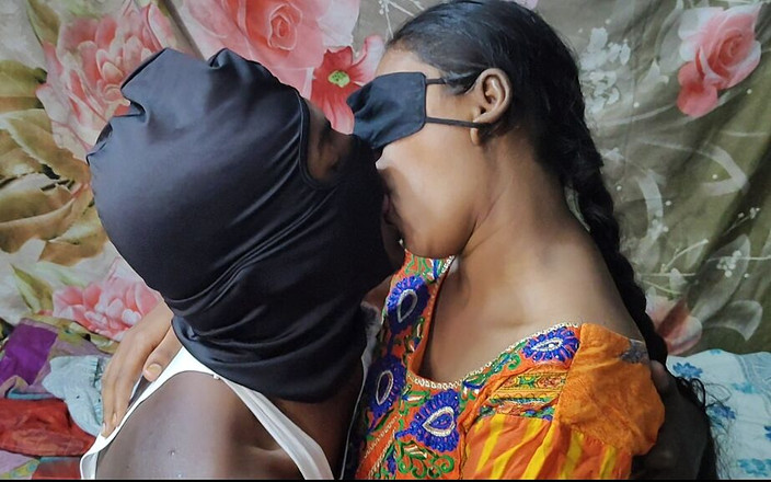 Mandadum: 夫がオフィスに出かけるとすぐに、ハリカおばさんはインスタグラムで知り合った18歳の少年に電話をかけた