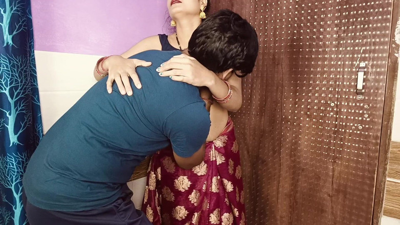 Pyaripooja22: Dragă bhabhi fierbinte romantic futând un vedio în dormitorul lui cu...