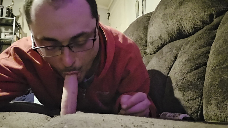 Little Donovan: Ich blase meinen dildo