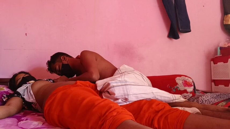 deshivairalvabi: Deshi nieuwe vrouw geneukt door echtgenoot tijdens de lunch, duidelijke...