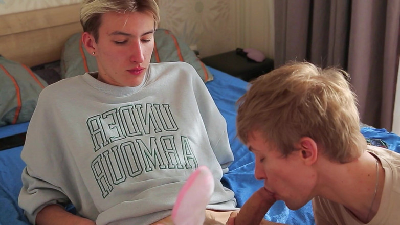 Sandro Jenner: Due ragazzi hanno scopato un ragazzo carino e riempito il...