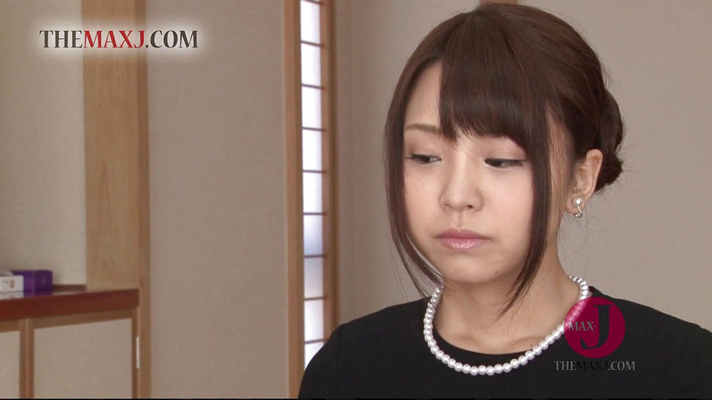 Asian happy ending: 性感的日本女孩的阴户被舔舐并被指交 第1部分