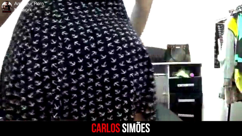 Carlos-Simoes: Брюнетка мастурбує в кімнаті з гарячим молодим хлопцем