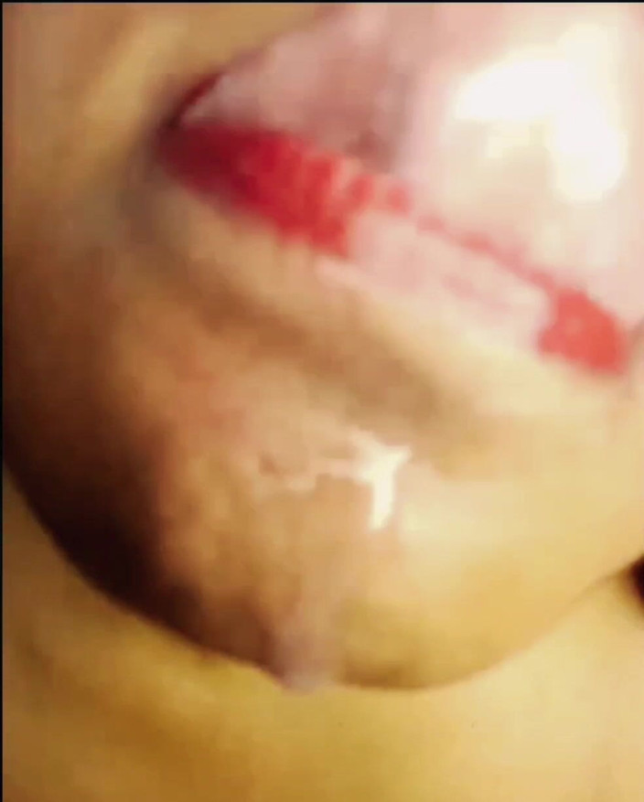 HotlisaAct: L'arrapante auto-soddisfazione della ragazza indiana a casa