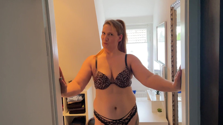 Julia-Winter: For a Date With a Squirted Pussy! Does He Lick...