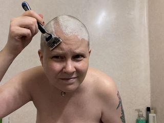 Hot potato girl: Afeitando mi cabeza afeitada
