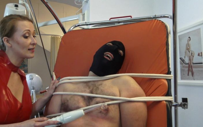 Femdom Austria: Ro stick, während ich ihn verbal demütige und spucke in...
