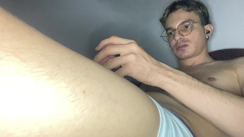 Andrews Perverts: 플래쉬라이트로 노는 똑똑한 소년