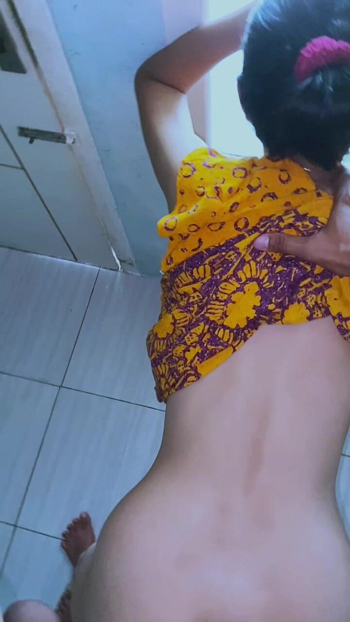 Bella Ivanka: Młoda kobieta uwielbia tryskać w swojej cipce