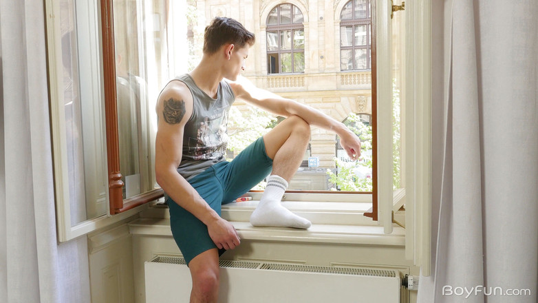 Boyfun: Blonde tiener wordt verleid door een fitte jock om zonder...