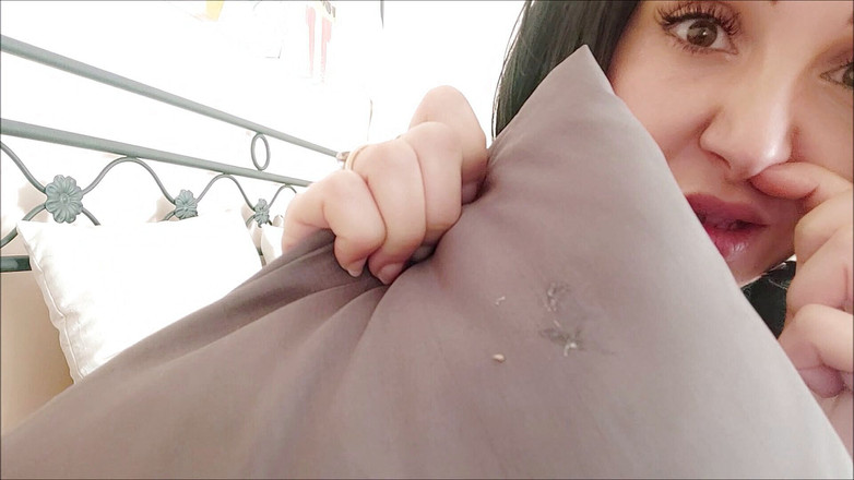 savannahamatoriale: Tette perfino sul mio cuscino!