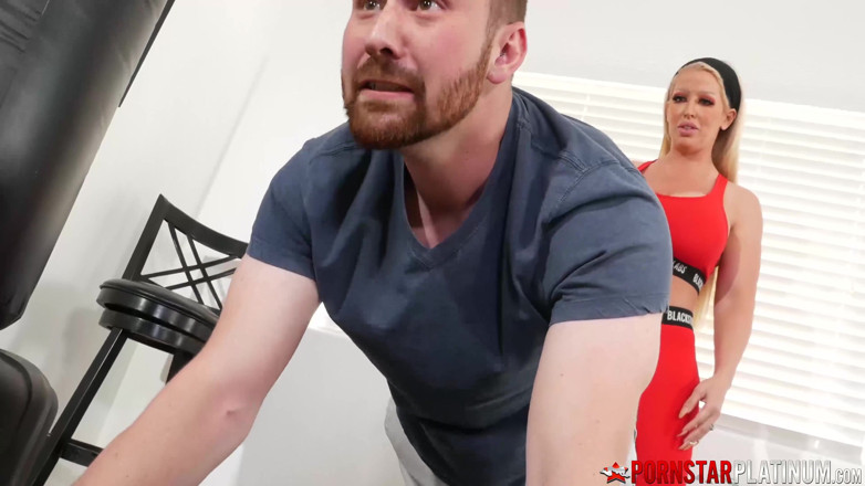 Pornstar Platinum: PORNSTARPLATINUM - Alura Jenson šuká Keith Grimm po cvičení