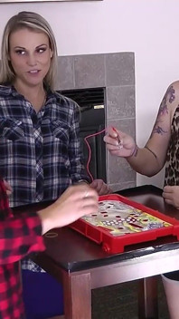A vencedora do V Claramente tem uma torção única em seu pornô