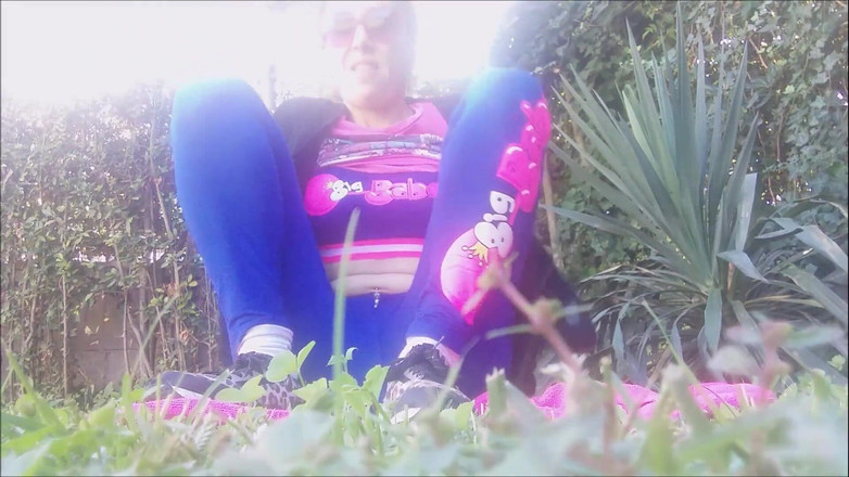 savannahamatoriale: Thật tuyệt khi tập yoga trong công viên, nhưng có...