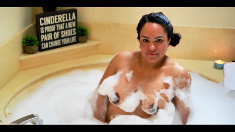 Lisa X Lopez: Чому б тобі не приєднатися до мене для розкішної пінною ванною сьогодні?