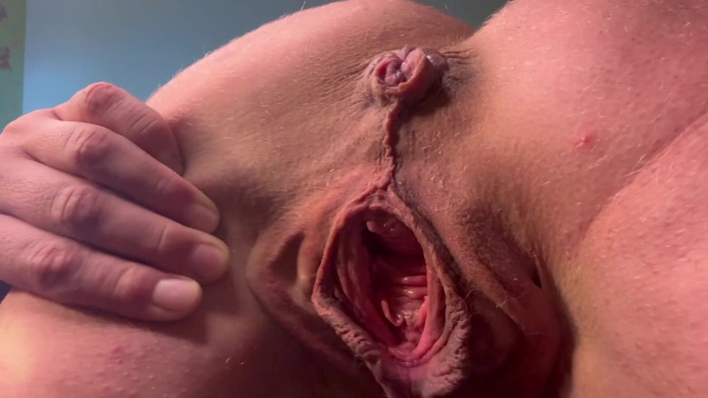 Putarankahotmilf: Assieds-toi sur le visage pervers coquin en train de pisser,...
