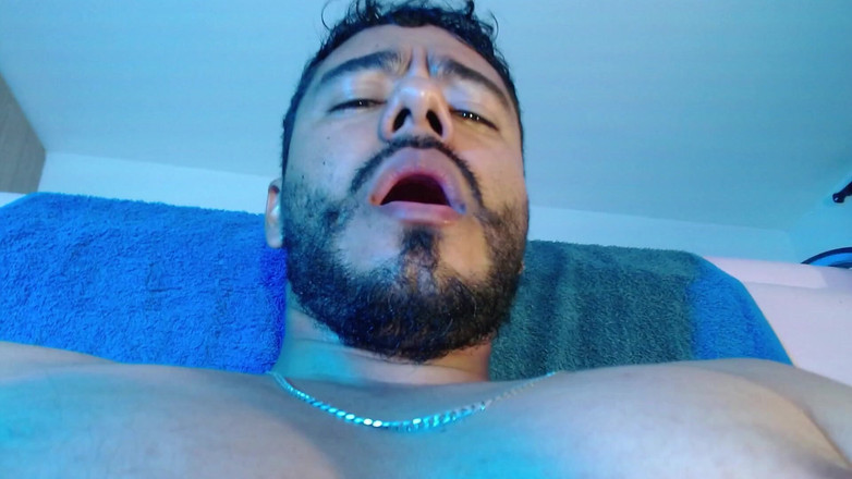 Tommhot: Vorbind murdar și gemând foarte tare - masturbare cu mult ulei