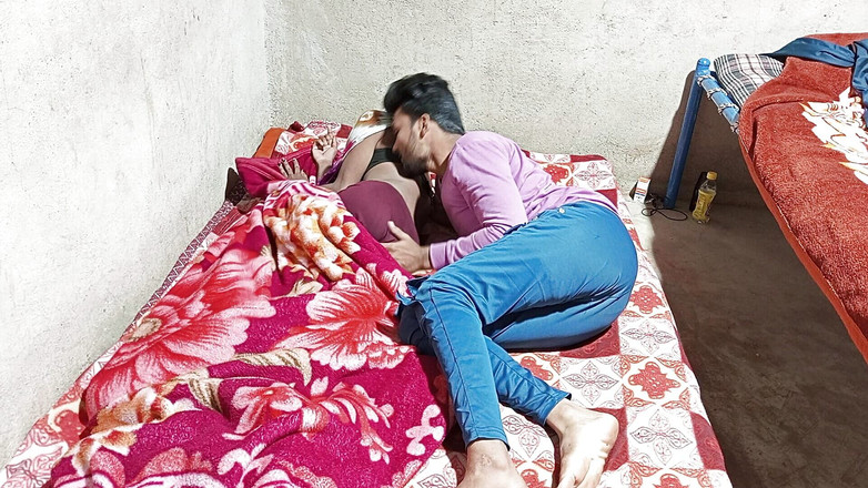 Indian Hijraji: Sozinho em casa com minha meia-irmã