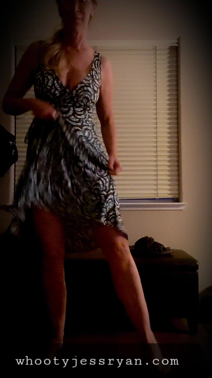 JessRyan: Быть глупым, соблазняет и светит