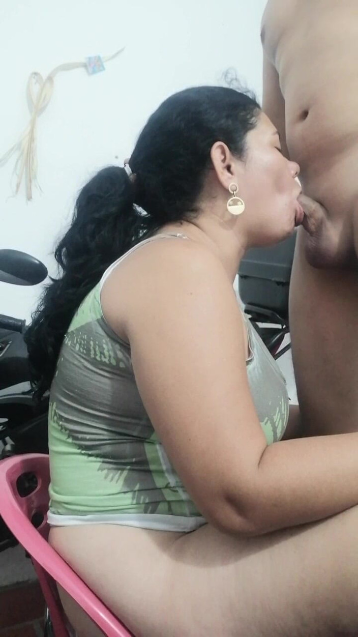 Valkyrie and Luigy Couple: Wanita menghisap dengan blaus hijau deepthroat