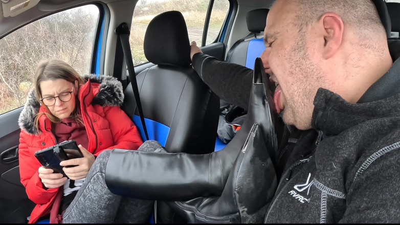 Mistressyammyboots: Ik wil je tong op mijn laarzen