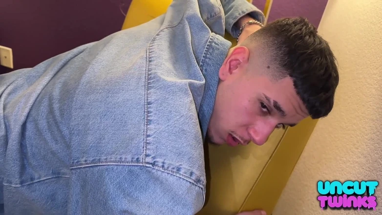 UncutTwinks: Young All American Twink Fucks Latin Stud Bareback Uncuttwinks Jay...