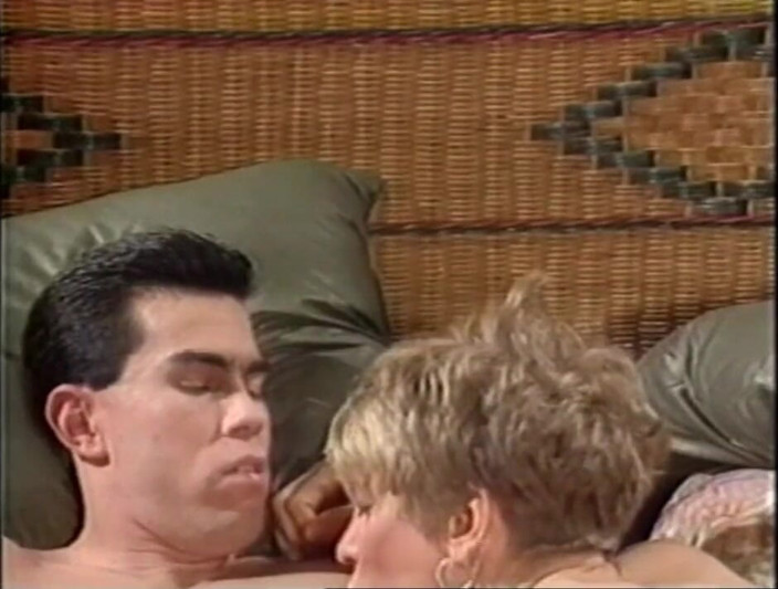 BiFantasy: Amator bisex party at home with straigths curious and the...