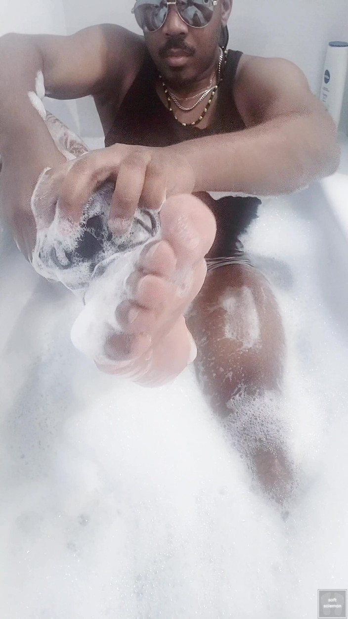 Soft Soleman: Umývám si tělo ve vaně (2025)