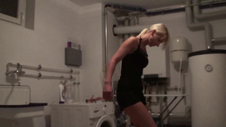Foot Girls: Crushing blonde making a mess with her high heels