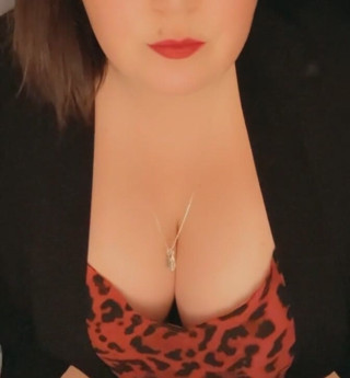 KiinkyGiirl: Blowjobs sind so viel besser mit rotem lippenstift an