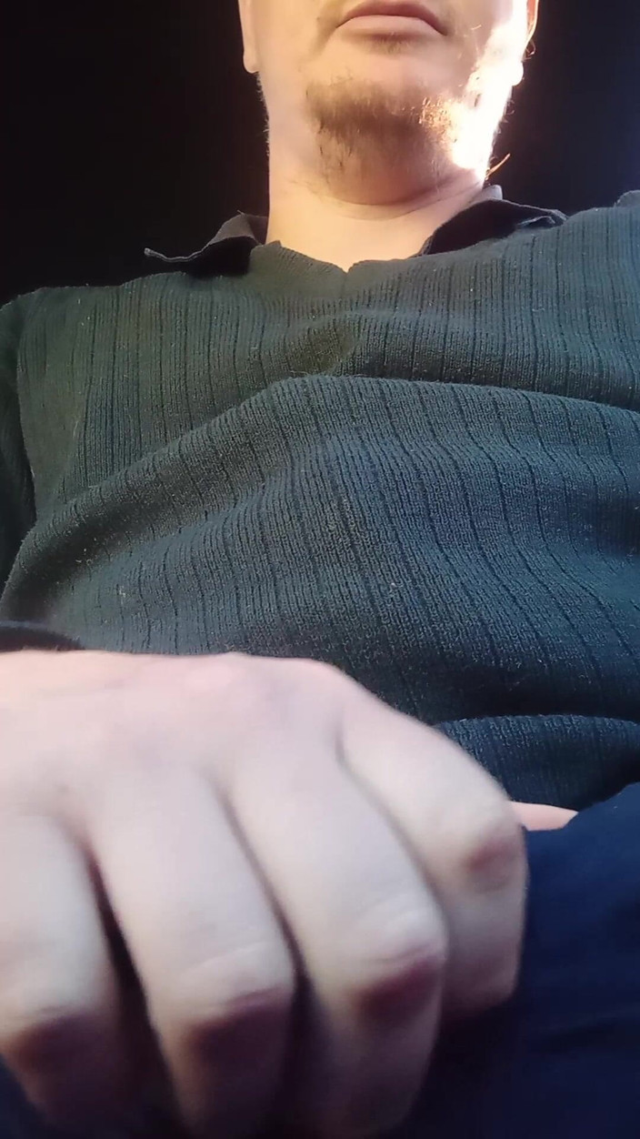 Playtimestudio18: 직장에서 문지르고 더러운 말을 하는 음란한 자지