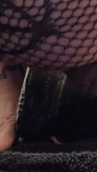 Cewek gothuru bertato bertato lagi asik masturbasi pakai dildo sambil pakai dildo
