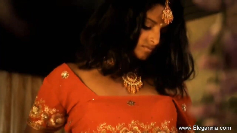Eleganxia: Close up with Indian babe