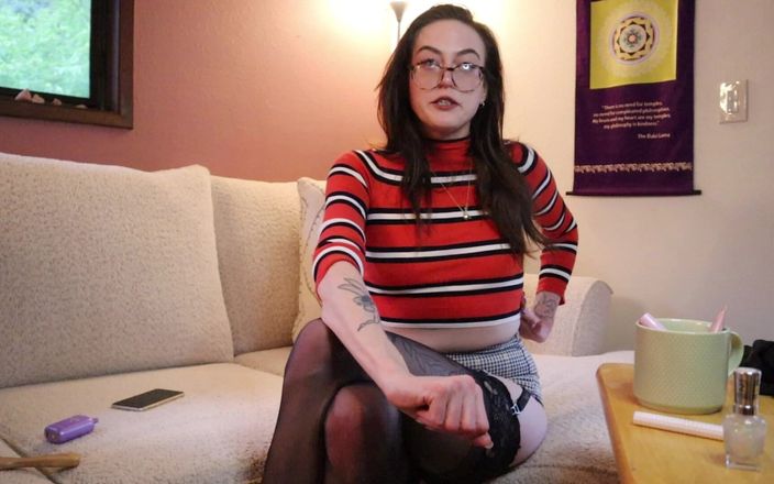 Nina Paradisa: Femboy - Transformação e Treinamento de Máquinas de Foder - POV
