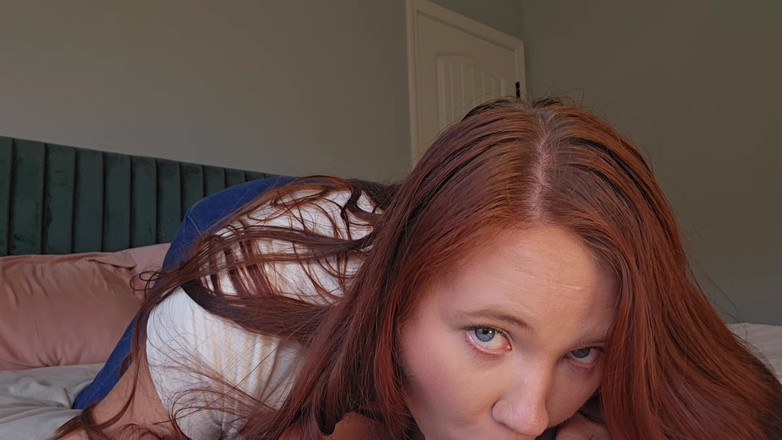 Annabelle Rogers: Macecha si strčí její obrovské kozy na obličej a drobný...