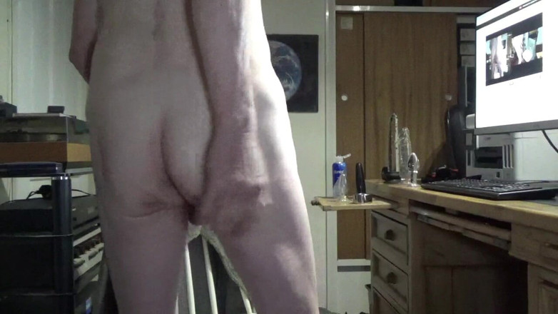 bigears: 최신 애널 플레이와 정액 쇼