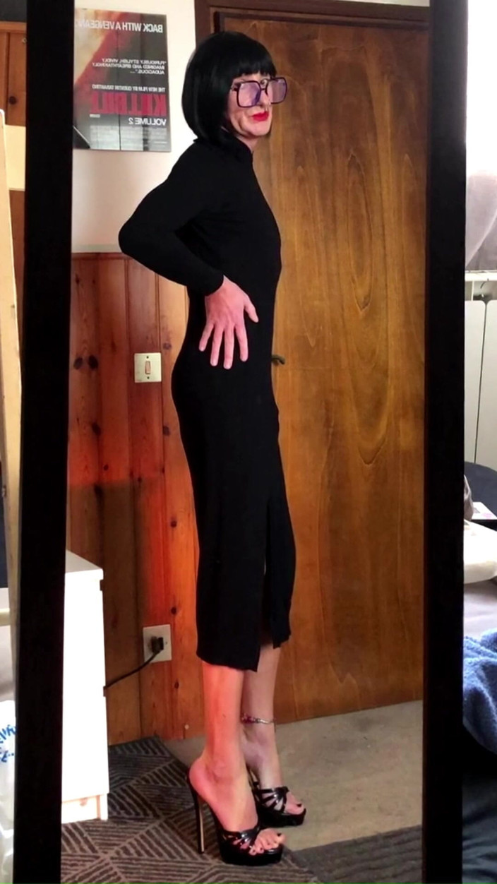 Andreina Naty: Gehtests Auf Sehr Hohen Absätzen