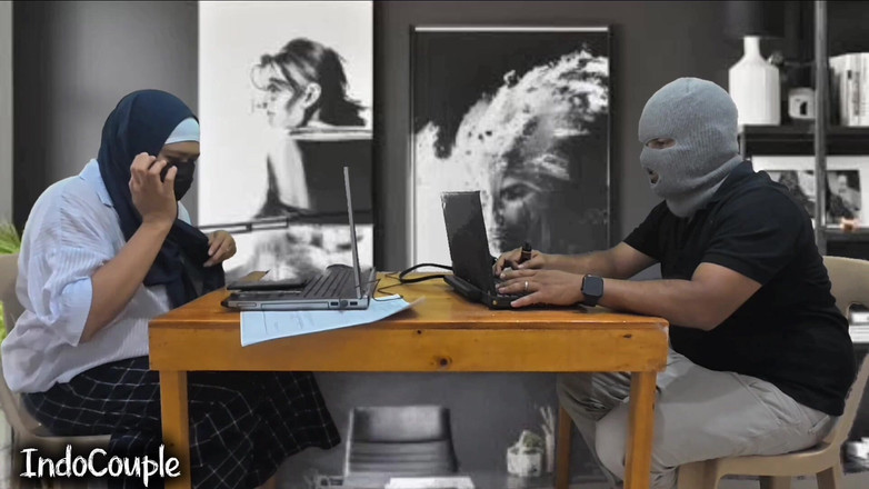 Indo Couple: Gorące obciąganie w pracy od współpracownika. Obciąganie w biurze podczas...