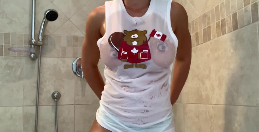 Miss Lexa: Biały t-shirt i olejek i zgrywanie go