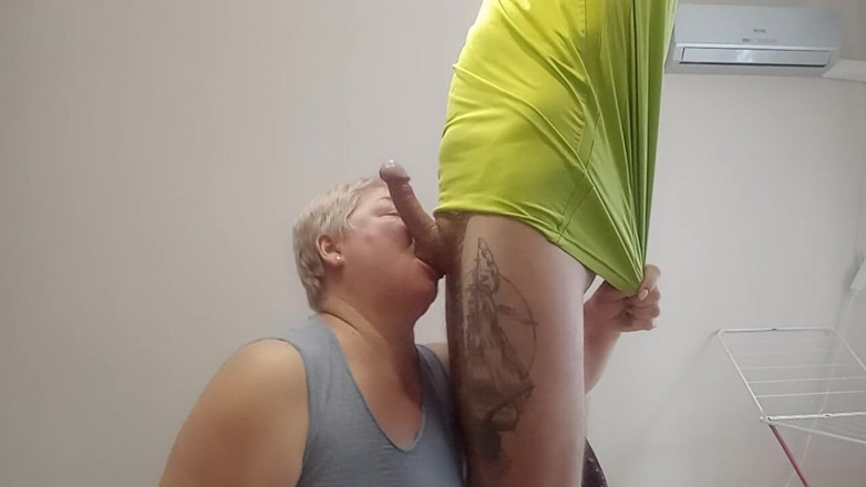 Zona901: Rewarded with a blowjob with an electrician
