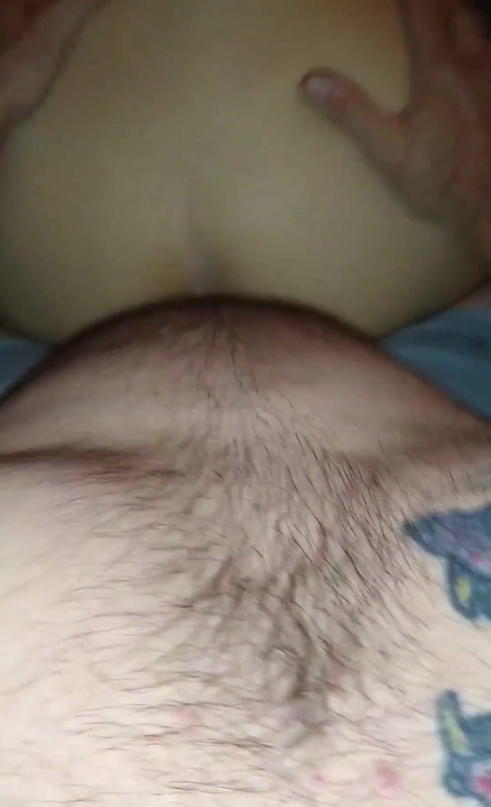 Pussy hound: 大小女王有一个惊人的屁股，并需要一个巨大的鸡巴硬