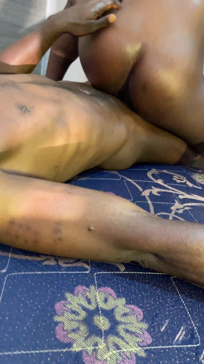 Vicfairy: Un grosso cazzo nero mi scopa addosso