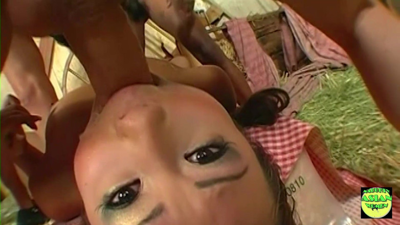 Naughty Asian Women: La bella troia asiatica tia tanaka ama essere al centro...