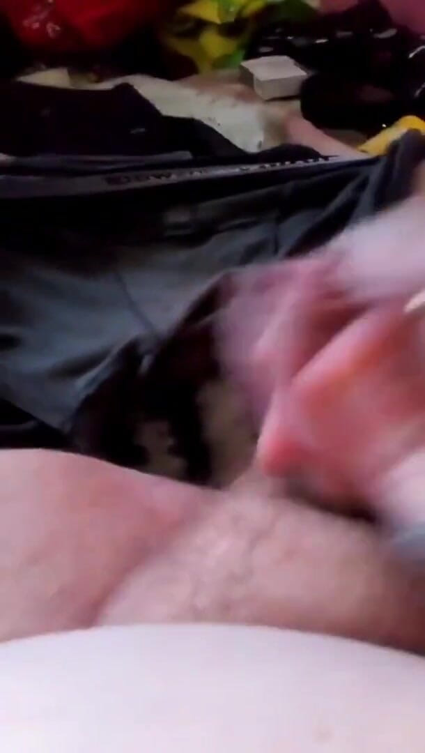 Cock vids and only cock vids.: Un mec pulpeux branle sa petite compilation de bites