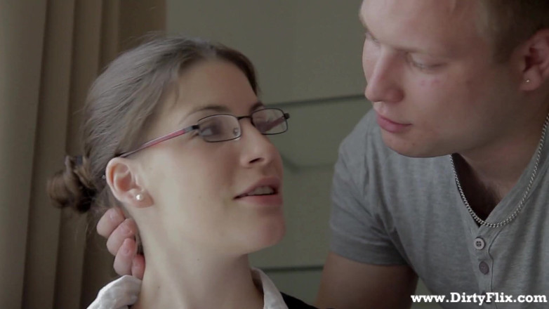 She is Nerdy: Nerd hottie cara pintada con leche