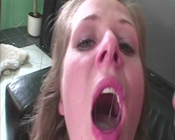 Erotic Planet Studio: Гарячу дівчину трахають в обидві дірки