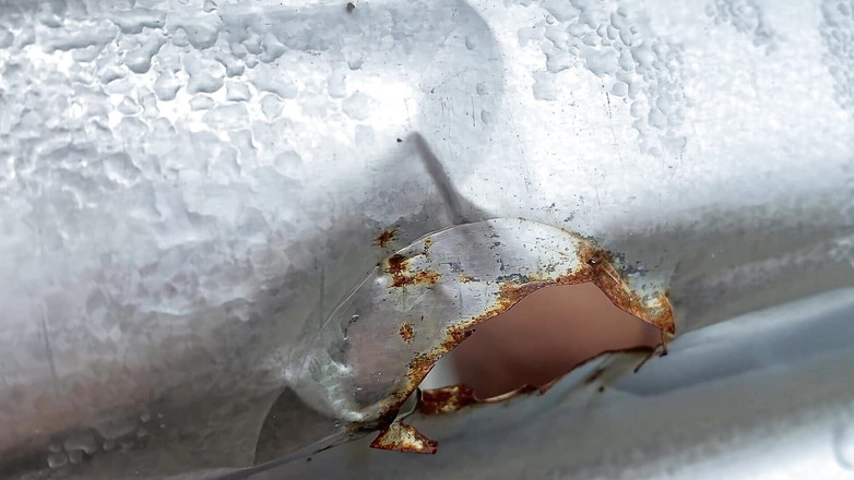 irina69star: Збоченець знімає через отвір на відкритому повітрі