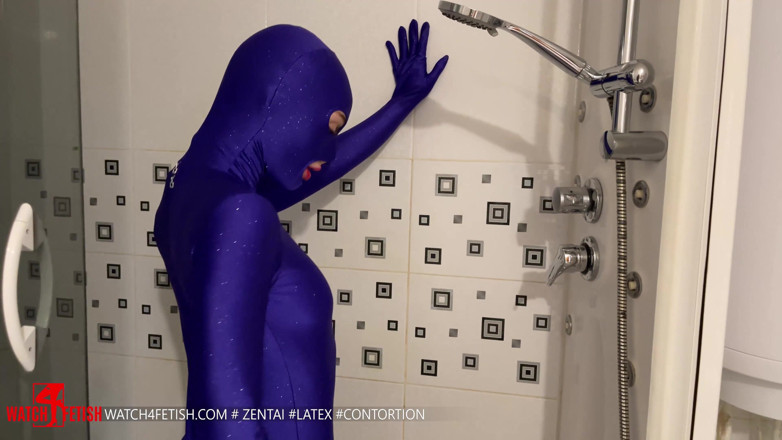 Gymrotic: Acrobatica flessibile con divertimento con dildo