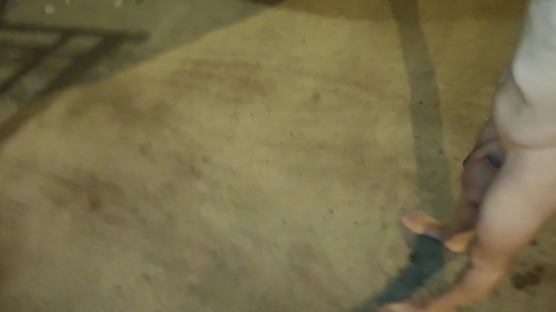 Dan Eagle: 거리에서 누드 오줌 샤워